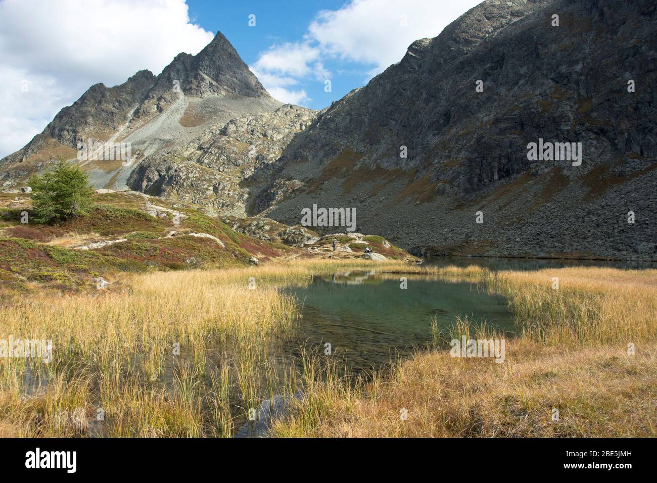 Die Bergseen Crap Alv mit dem Dschimels im Hintergrund oberhalb des Albulapass in Graubünden, Schweiz Stock Photo
