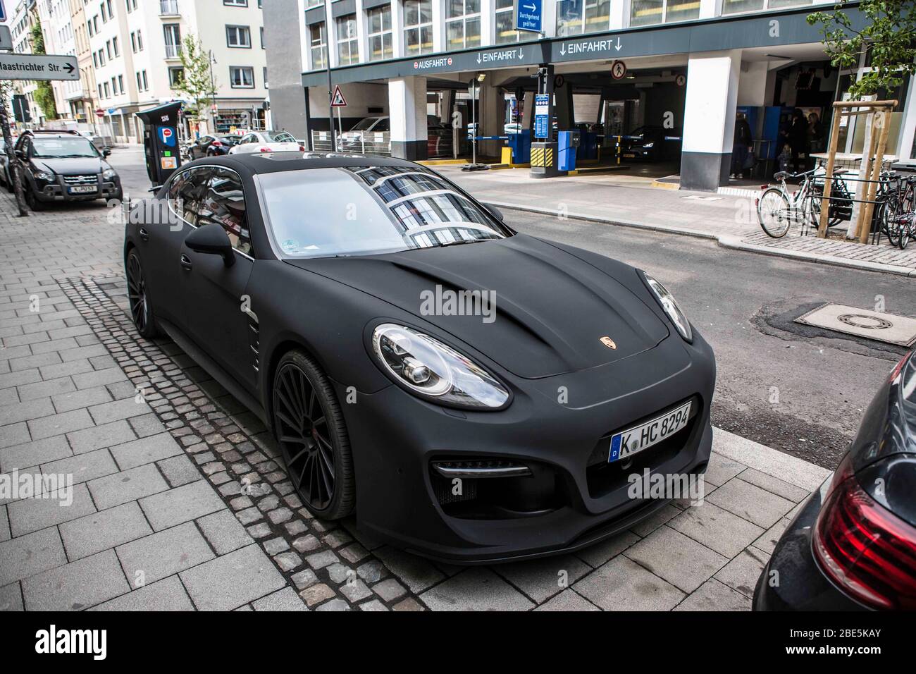 Page 2 Porsche Panamera High Resolution Stock Photography And Images Alamy