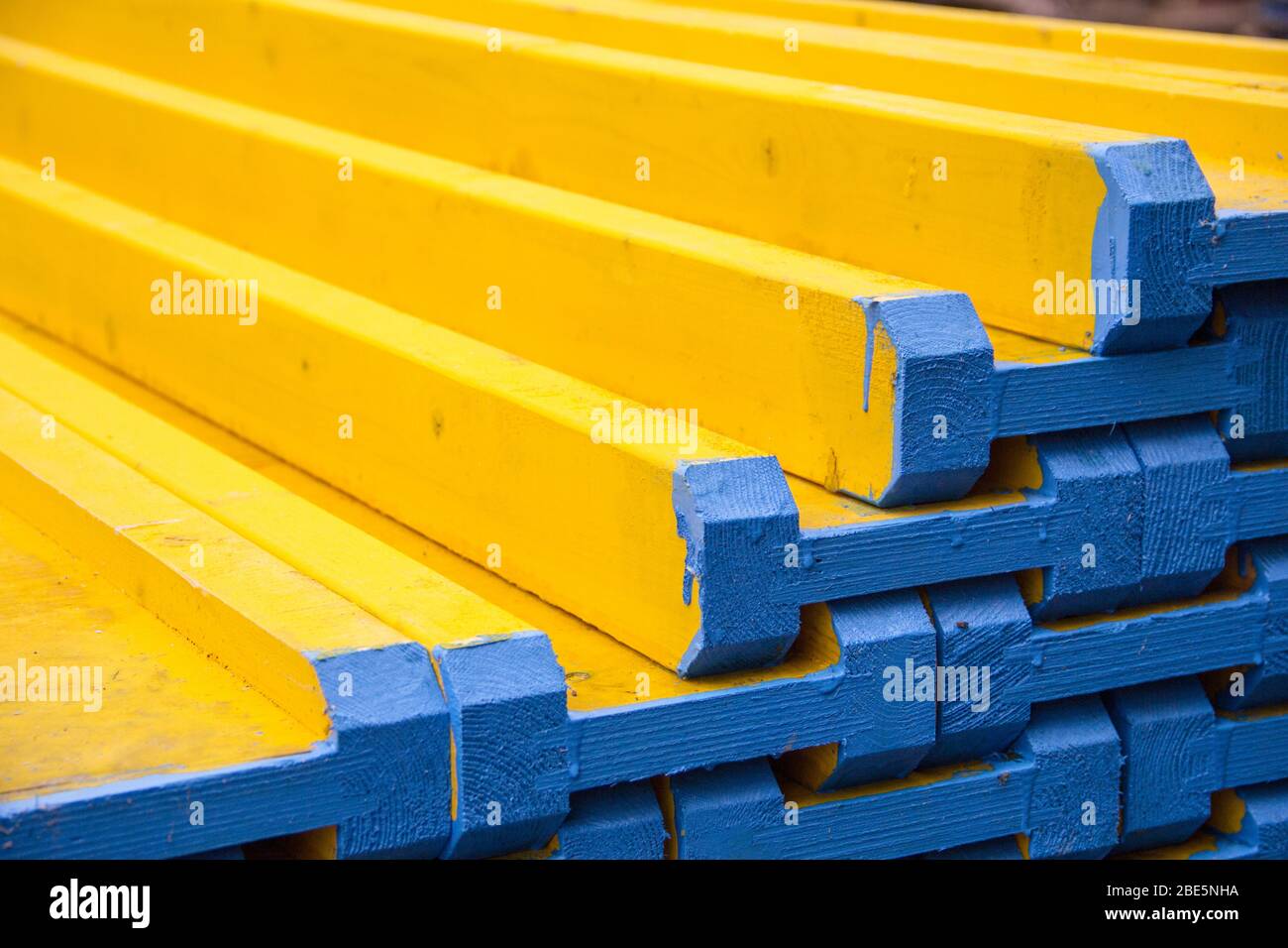 Boards used in concrete works. Material for supports supporting a reinforced concrete structure