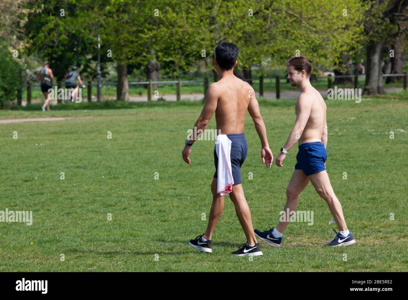 London, UK, 12 April 2020: On Easter Sunday people observe social distancing rules as they take exercise and fresh air in the sunshine on Clapham Common. Anna Watson/ Alamy Live News Stock Photo