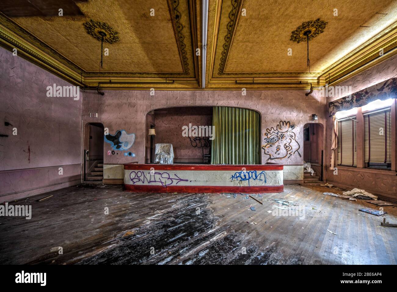 Abandoned stage theater hi-res stock photography and images - Alamy