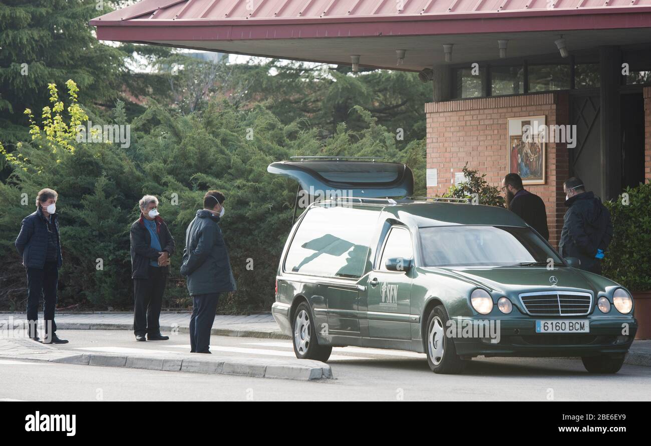 Relatives funeral hires stock photography and images Alamy