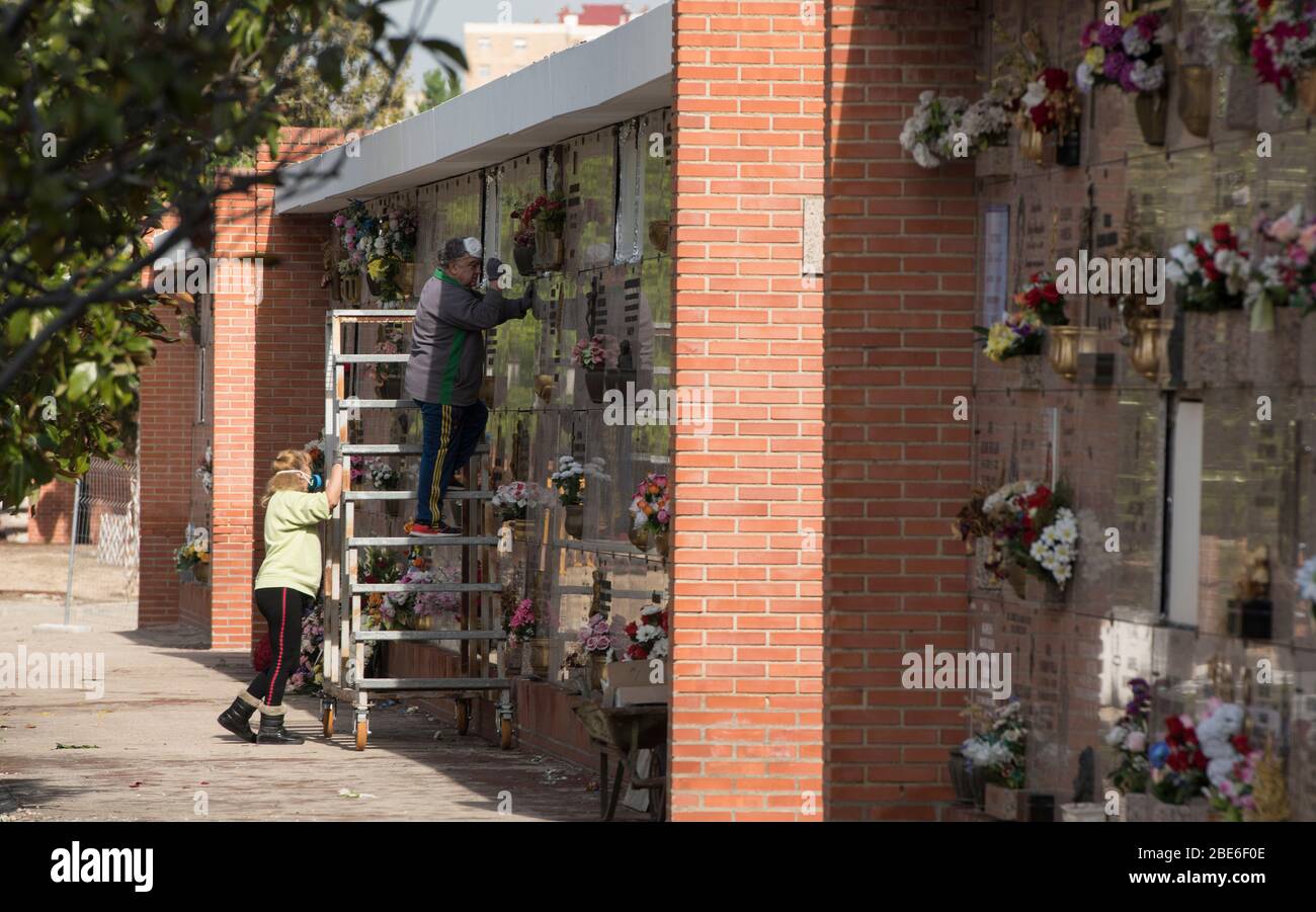 Cementery hires stock photography and images Alamy