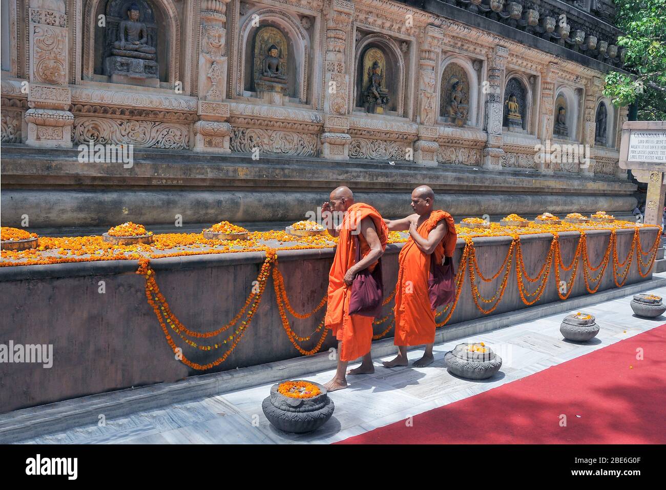 monks at bodh gaya bihar india Stock Photo