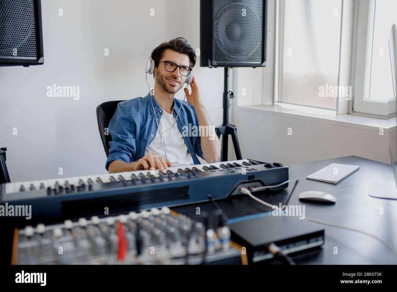 Digital recording studio hires stock photography and images Alamy