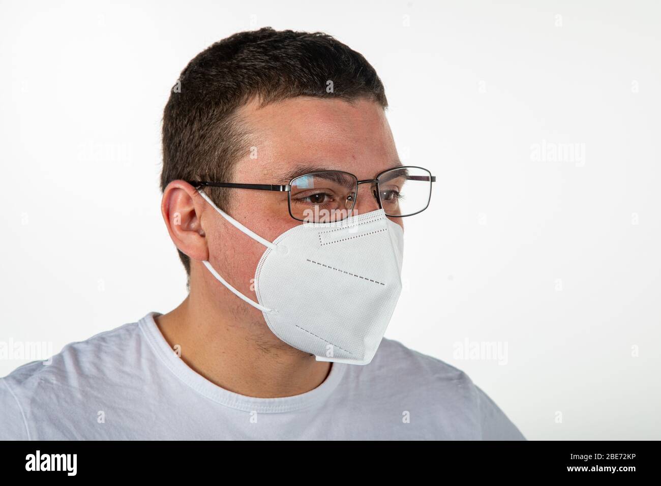 Man wearing medical mask hi-res stock photography and images - Alamy
