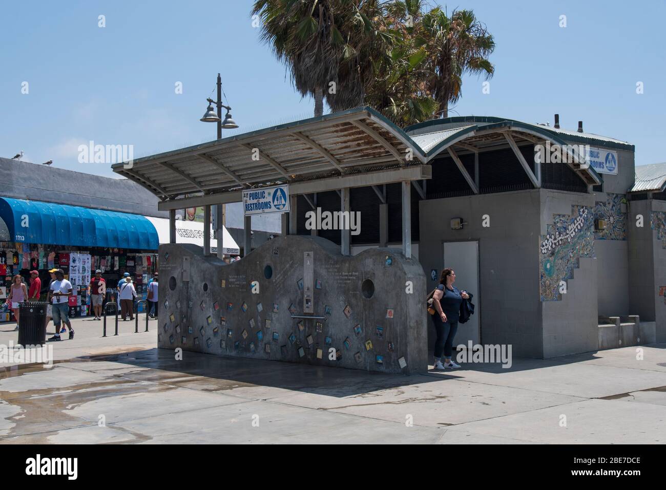 Public shower on beach hires stock photography and images Alamy