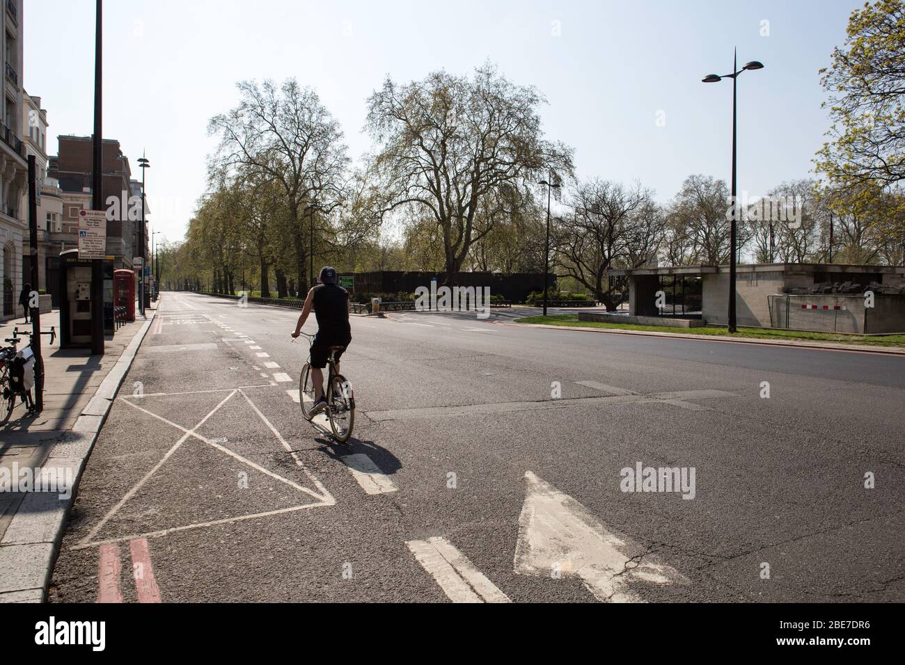London, UK. 11th Apr, 2020. Almost deserted Park Ln Street during lockdown due to corona virus pandemic.United Kingdom Health Ministry recorded a total of 84,279 infections and 10,612 death since the beginning of the outbreak. Credit: SOPA Images Limited/Alamy Live News Stock Photo