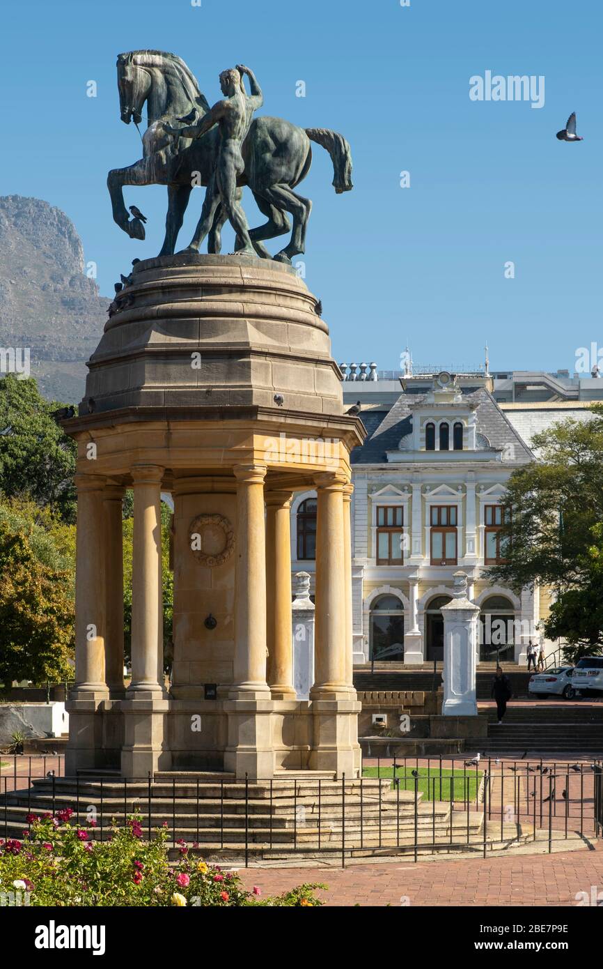 Cape Town - South Africa - The Company's Garden with Delville Wood Memorial in foreground  and Iziiko South African Museum behind Stock Photo