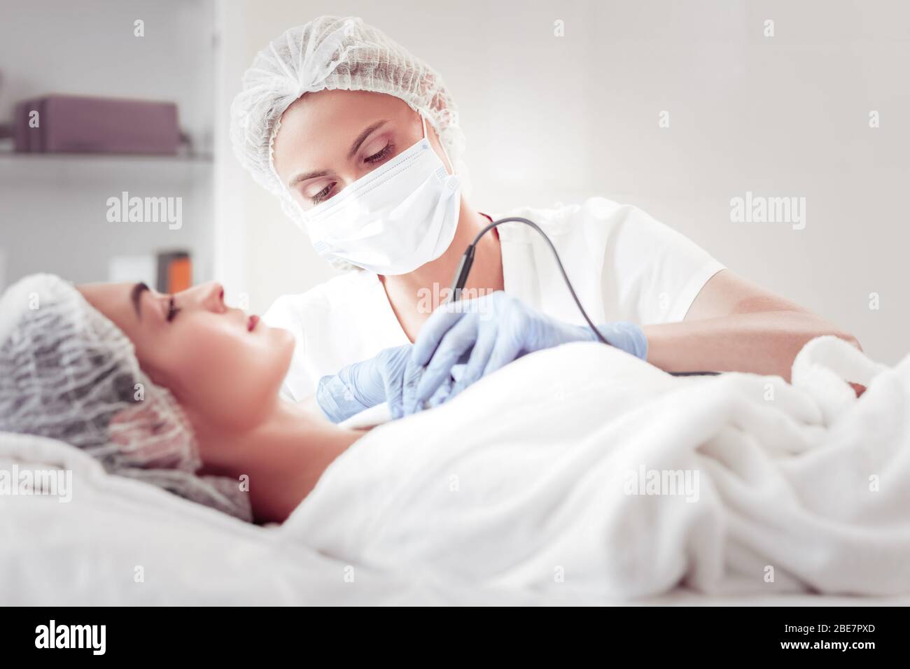 Ultrasound cleansing hi-res stock photography and images - Alamy