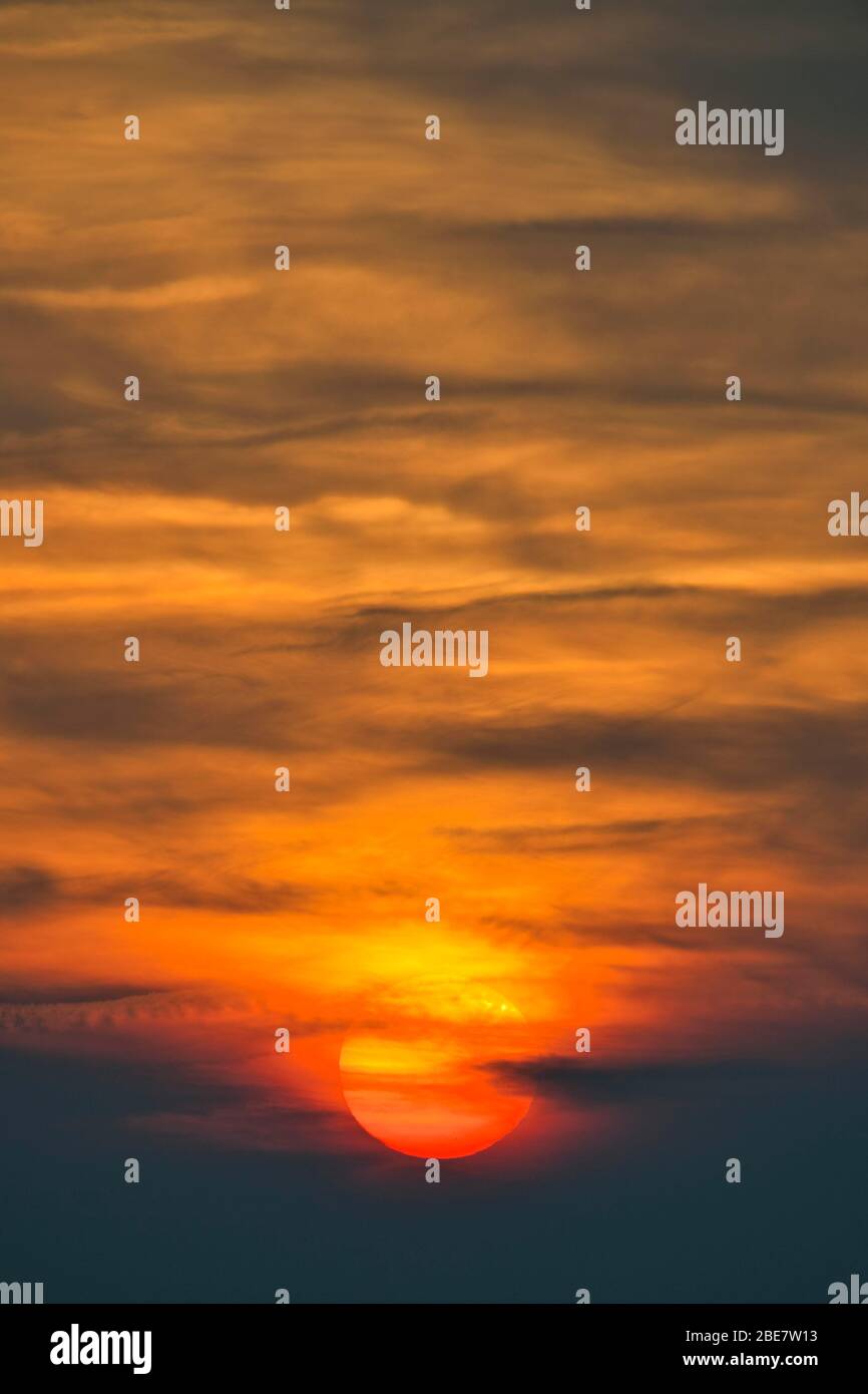 Cloudy sky sunset hi-res stock photography and images - Alamy