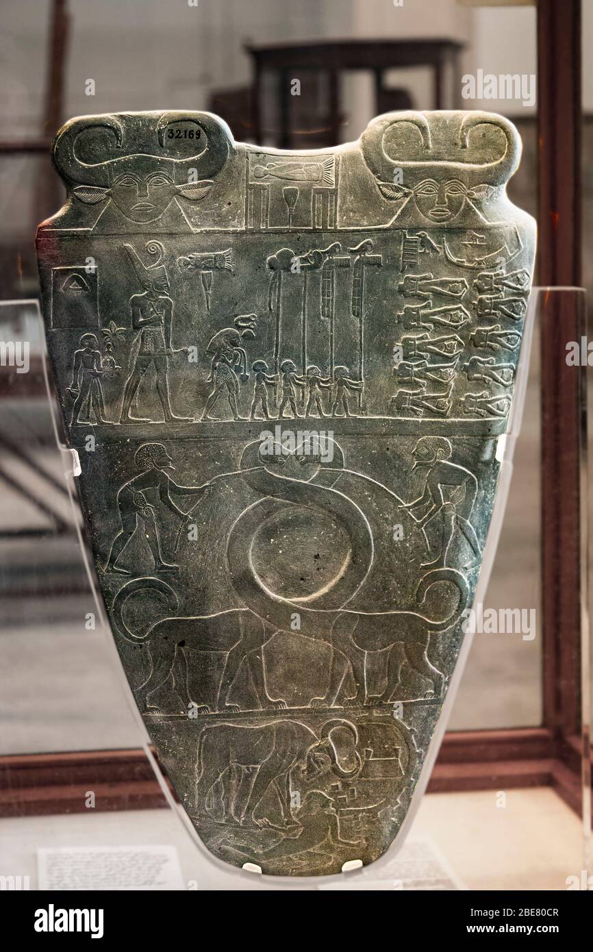 Cairo, Egyptian Museum, Narmer palette. Siltstone, found in Hierakonpolis. Procession of standards, fantastic animals and bull destroying a fortress. Stock Photo