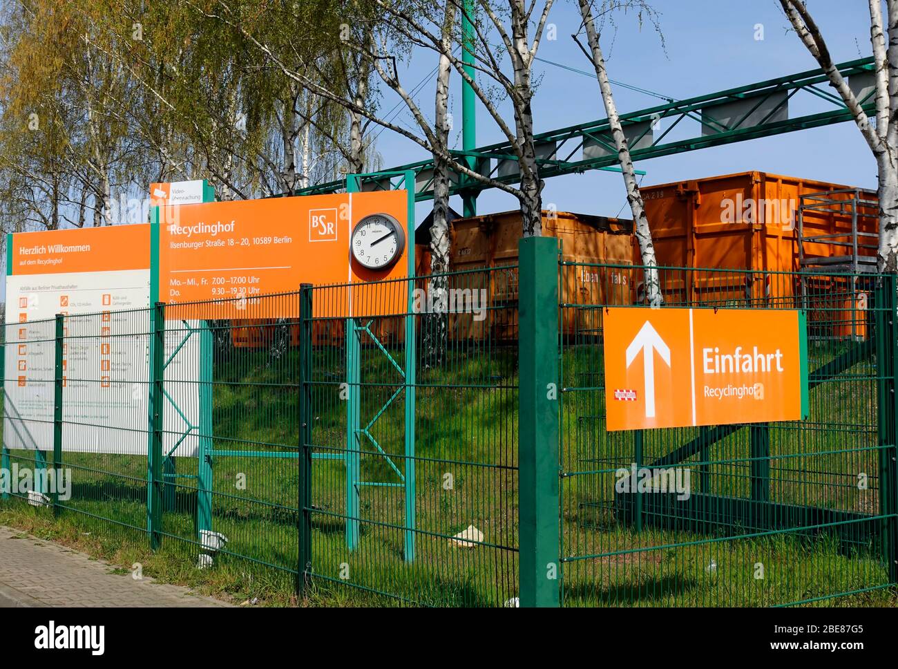 Entrance to recycling centre hires stock photography and images Alamy