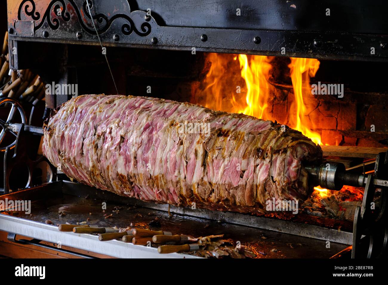 Cag Kebap, Traditional Turkish Kebap being prepared by chef. Slicing kebab  to serve Stock Photo - Alamy