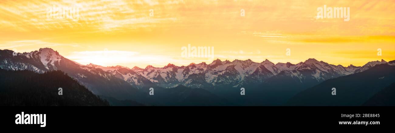 Panorama high mountain peaks hi-res stock photography and images - Alamy