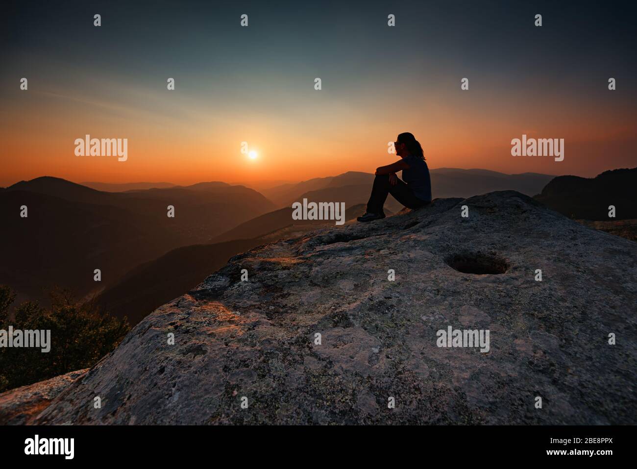Girl watching the sunset hi-res stock photography and images - Alamy