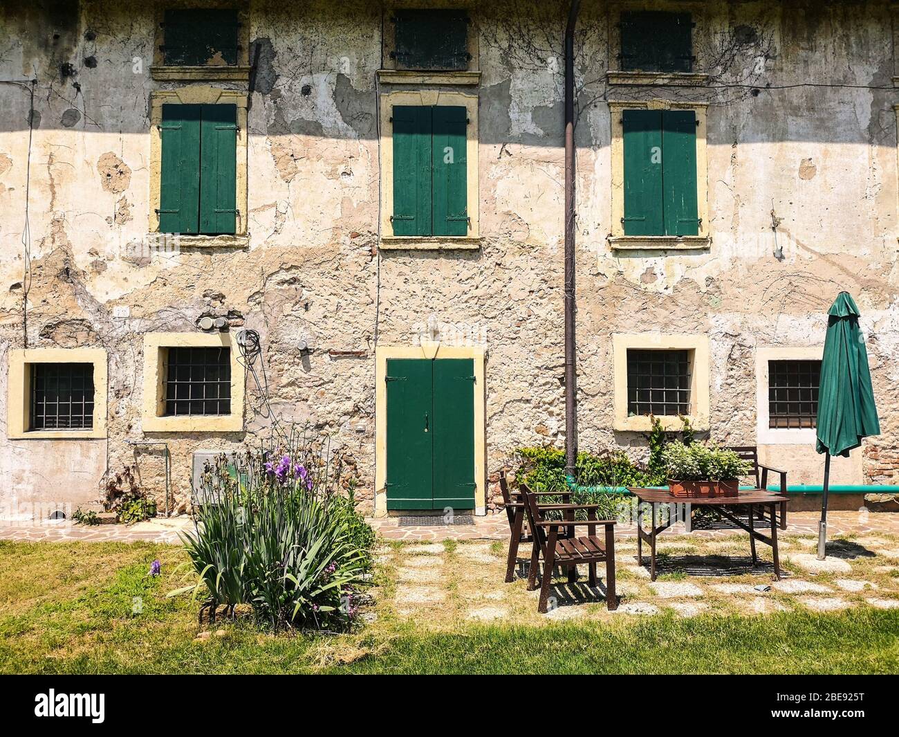 Typical peasant manor house in the green countryside of the Veneto hills, Italy. Stock Photo