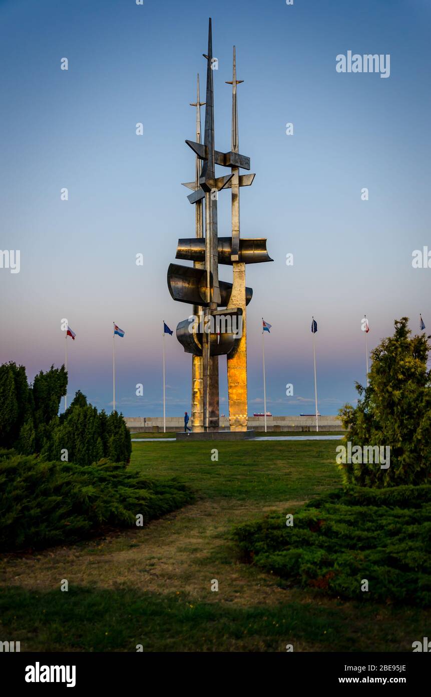 GDYNIA , POLAND 24 SEPTEMBER 2018 :Monument of Sails in Gdynia. Tourist ...