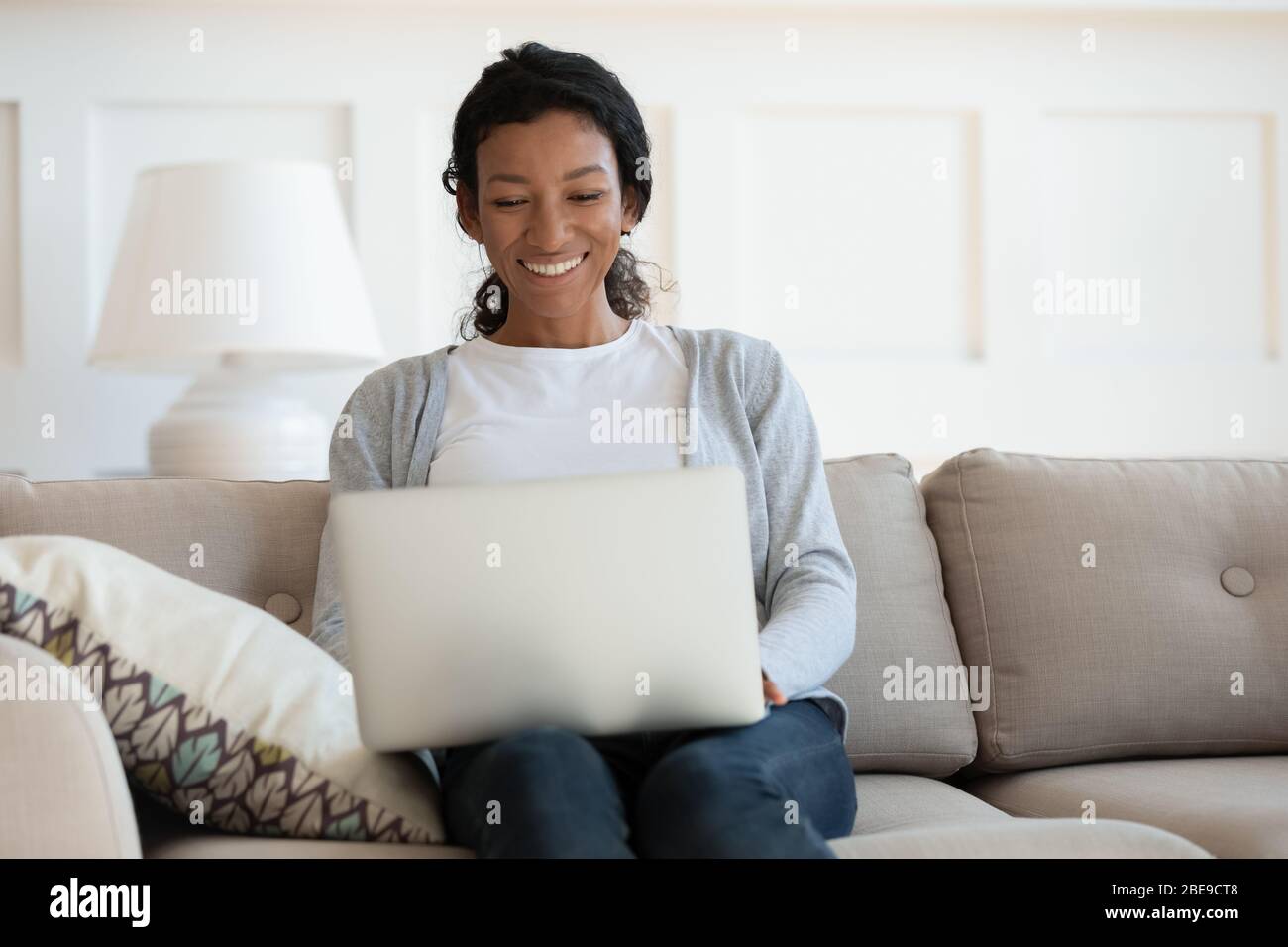 African browsing internet hi-res stock photography and images - Alamy