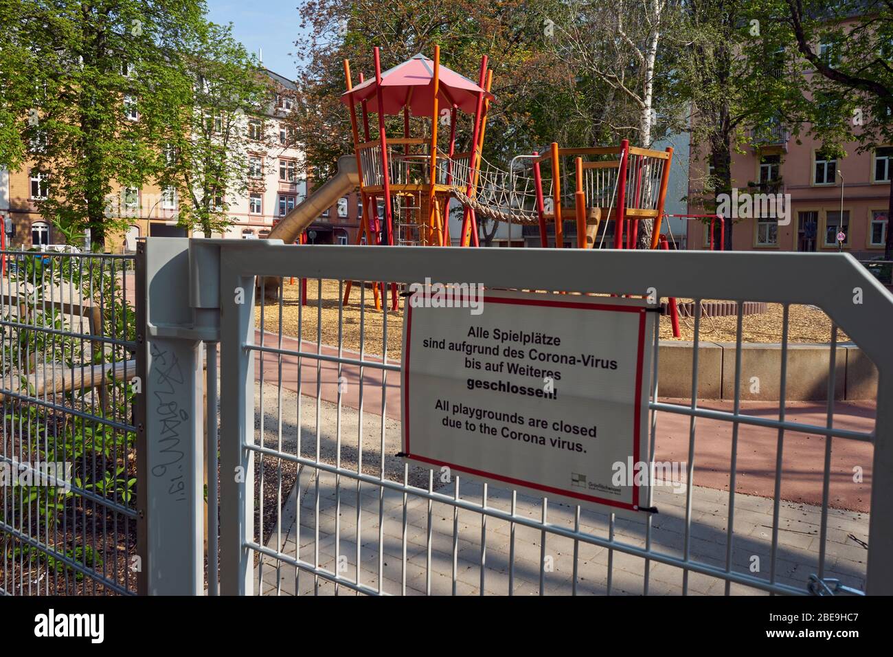 Spielplatz, wegen dem Coronavius geschlossen, Bockenheim, Frankfurt am Main, Deutschland Stock Photo