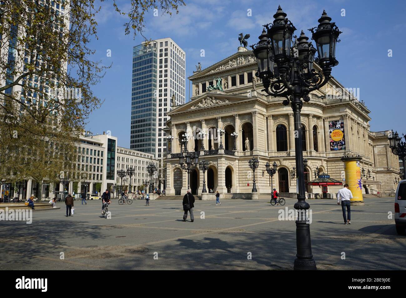 Opernplatz, wegen Coronavirus menschenleer, Innenstadt, Frankfurt am Main, Hessen, Deutschland, Europa Stock Photo
