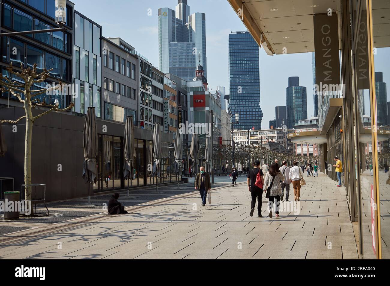 Zeil, wegen dem Coronavirus menschenleer, Innenstadt, Frankfurt am Main, Hessen, Deutschland Stock Photo