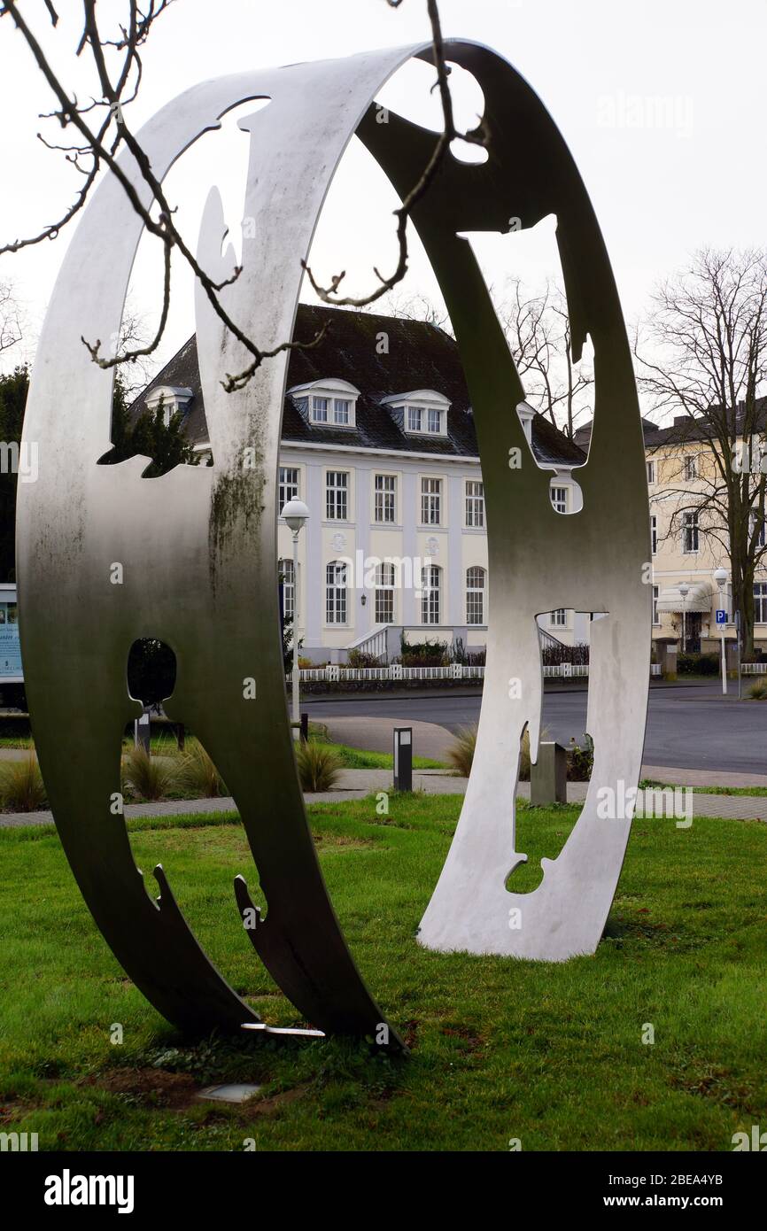 Skulptur der Ring an der Ahrpromenade, Bad Neuenahr, Rheinland-Pfalz ...
