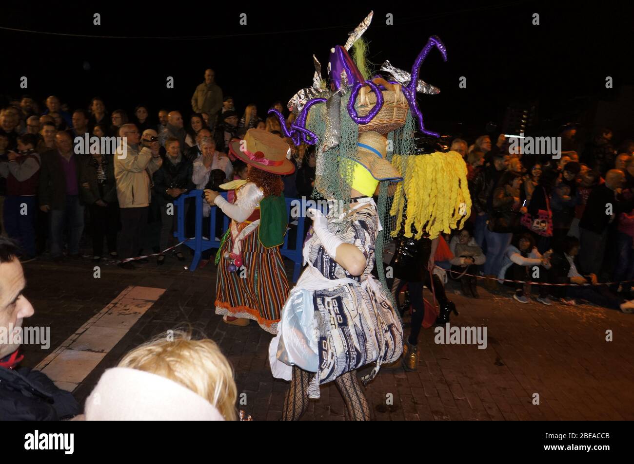 Karneval für Männer auf Stöckelschuhen - Macarita ponte tacon, Puerto de la Cruz, Teneriffa, Kanaren, Spanien Stock Photo