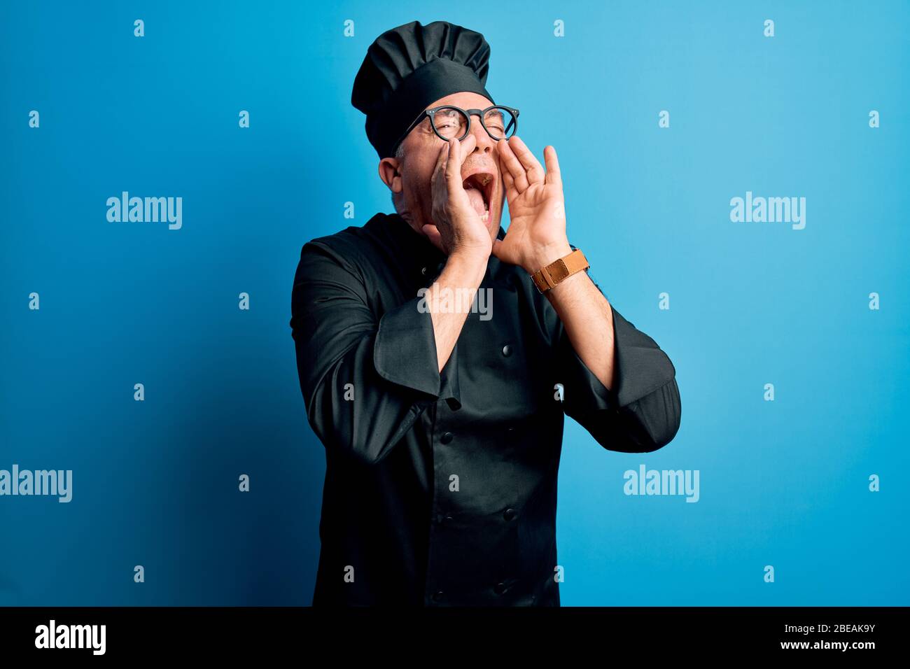 Talking loud restaurant hi-res stock photography and images - Alamy