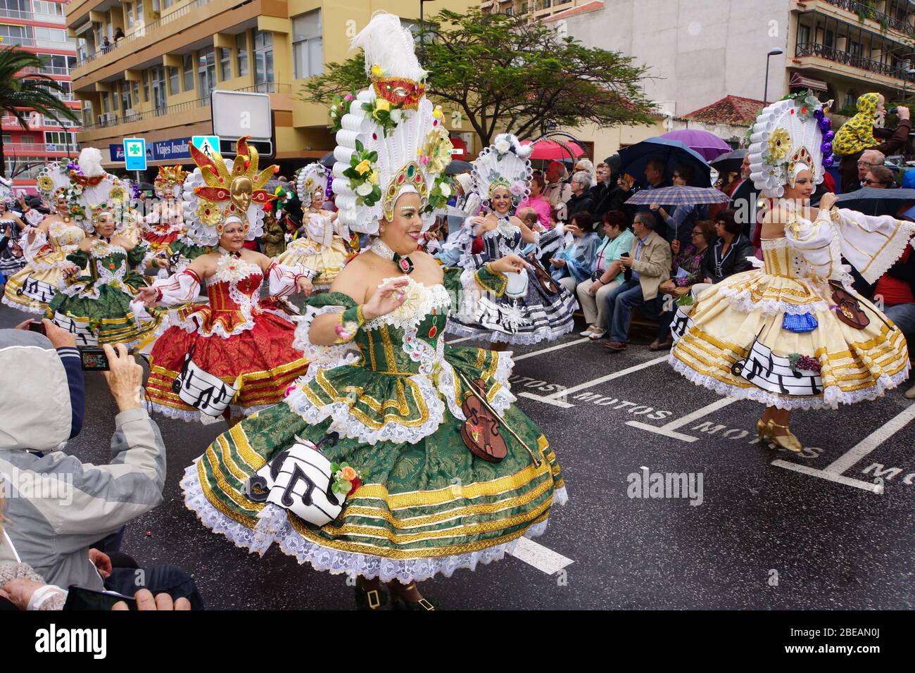 großer Karnevalsumzug, Puerto de la Cruz, Teneriffa, Kanaren, Spanien Stock Photo