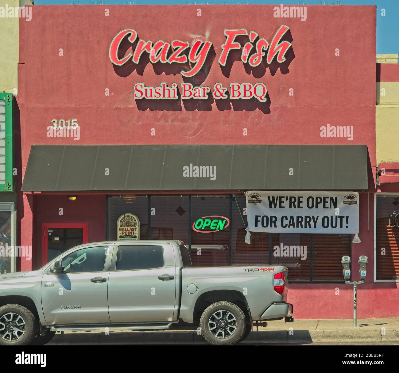 albuquerque-restaurant-signs-during-pandemic-advertising-takeout-and