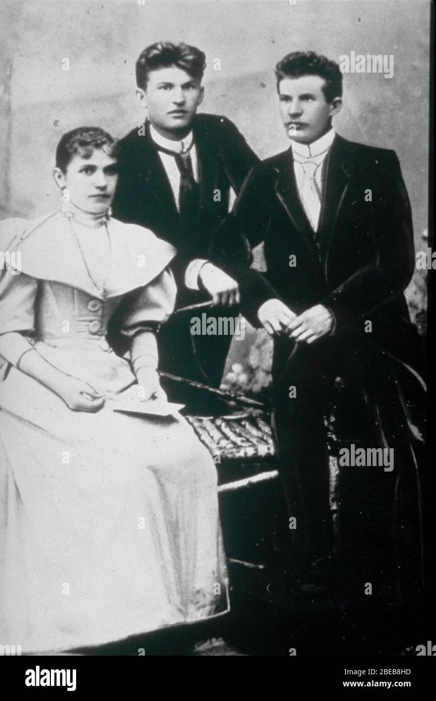 English: Tomáš, Antonín and their sister Anna Baťa; 1 January 1894; Thomas  Bata Foundation; Bata Shoe Organization Stock Photo - Alamy