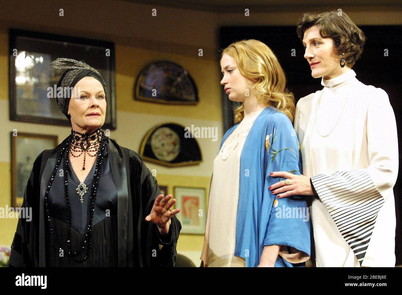 l-r: Judi Dench (Fanny Cavendish), Emily Blunt (Gwen Cavendish), Harriet Walter (Julie Cavendish) in THE ROYAL FAMILY by George S. Kaufman & Edna Ferber   at the Theatre Royal Haymarket, London in 2001 design: Anthony Ward  lighting: Jon Buswell  director: Peter Hall Stock Photo