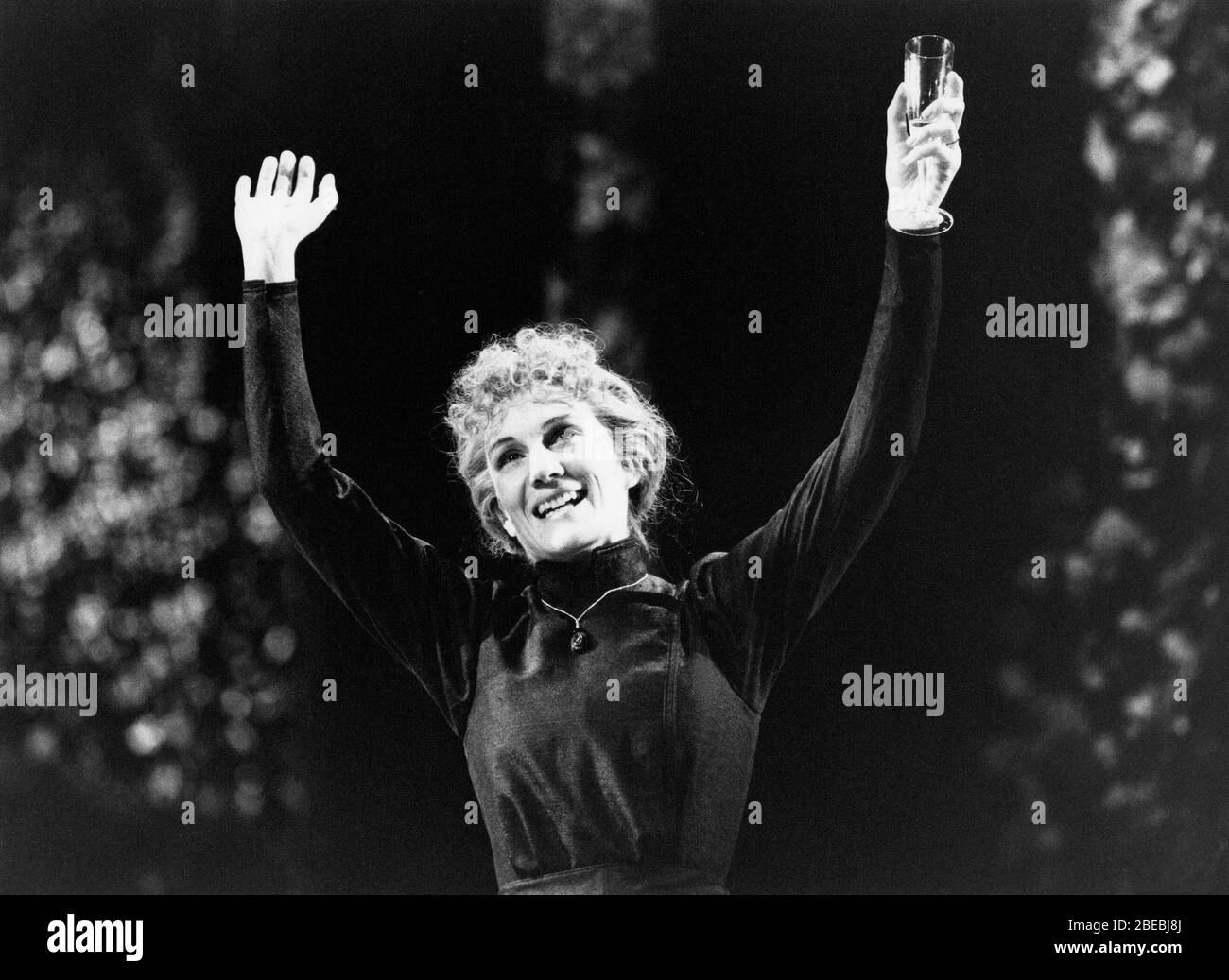 Harriet Walter as Masha in THREE SISTERS by Anton Chekhov  Royal Shakespeare Company (RSC), Barbican Theatre, London EC2 09/08/1988 set design: Timothy O'Brien costumes: Louise Belson director: John Barton BW-P-385-18 Stock Photo