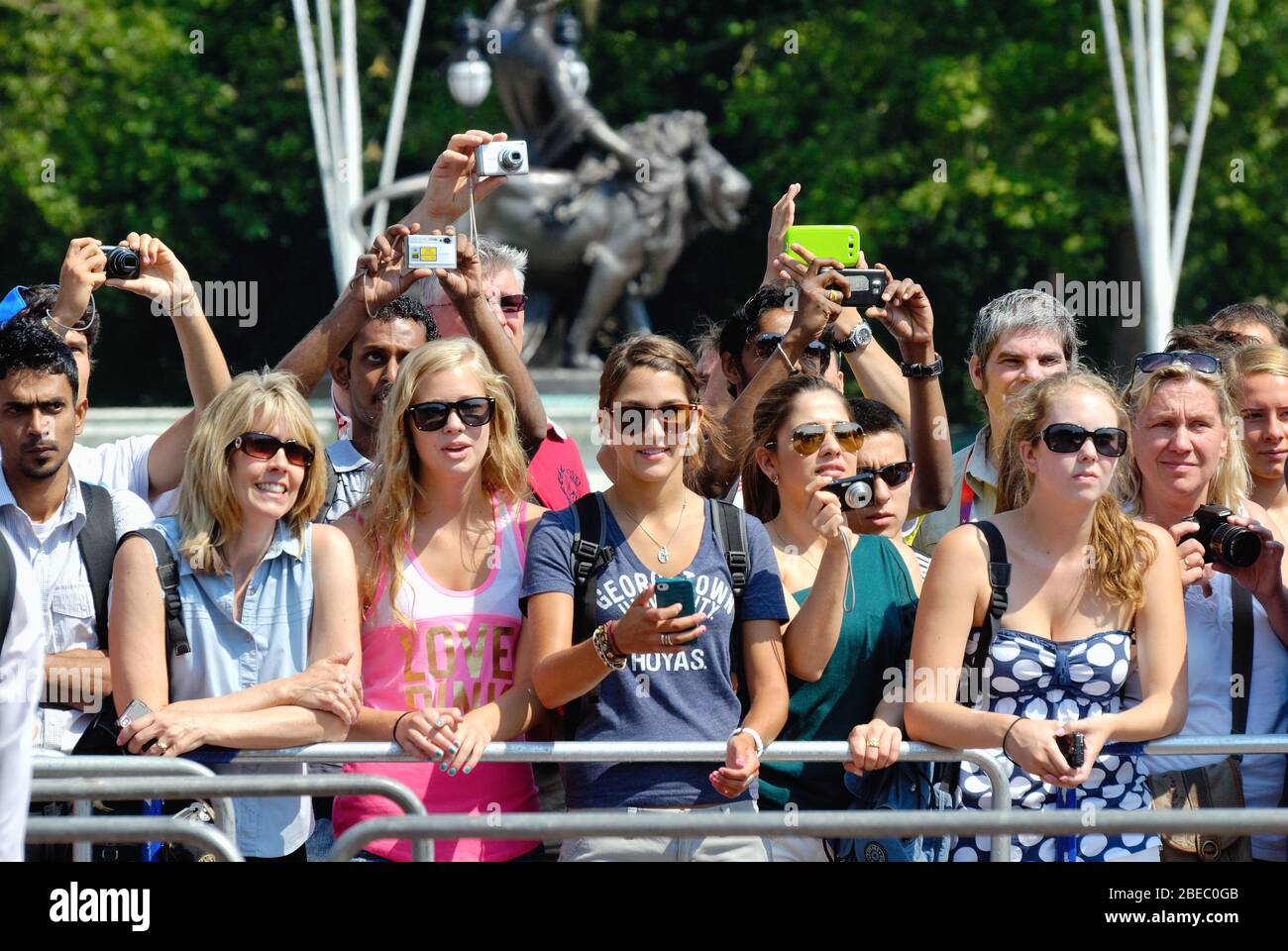 London crowd happy hi-res stock photography and images - Alamy
