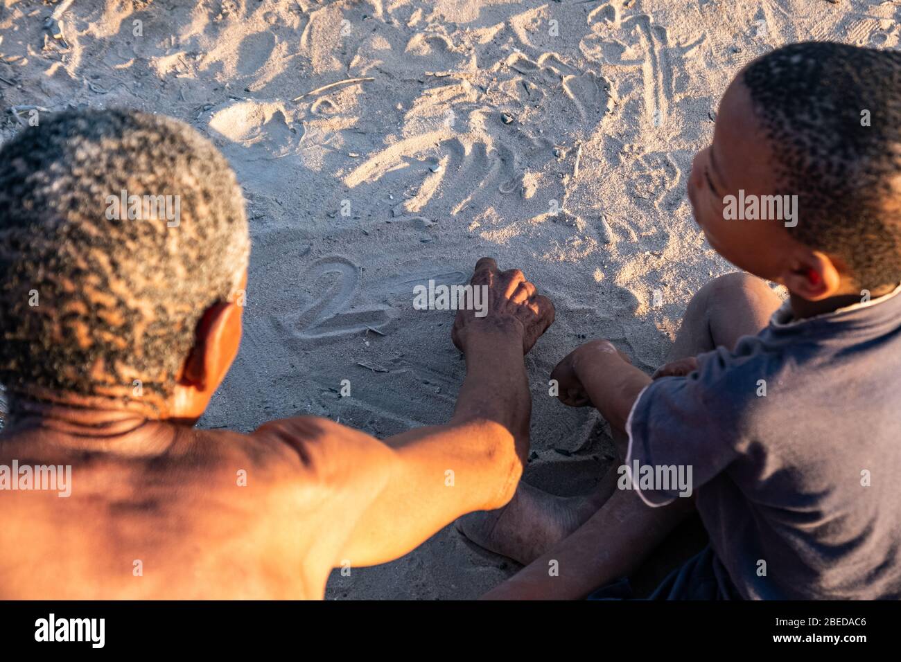 Chief G Aq O Of The Ju Hoansi People Teaches His Son Basic Mathematics Without Any Resources In The Nyae Nyae Conservancy Namibia Stock Photo Alamy