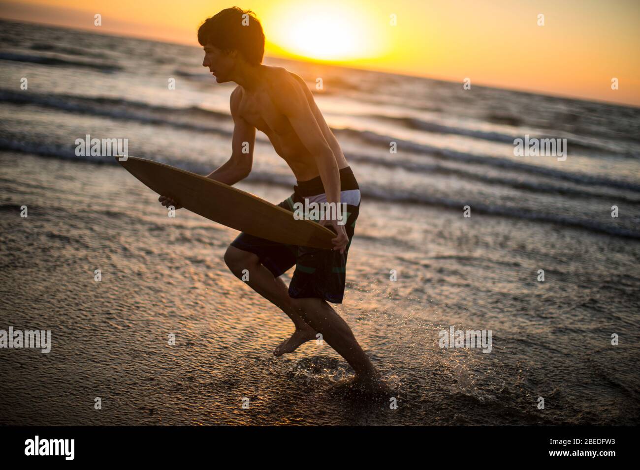 Page 7 Skimboard High Resolution Stock Photography And Images Alamy