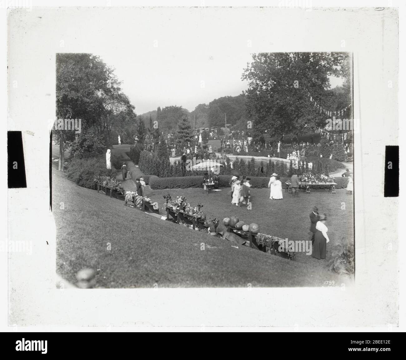 Hartsdale Train Station, Hartsdale, Bronx, New York. Garden party Stock