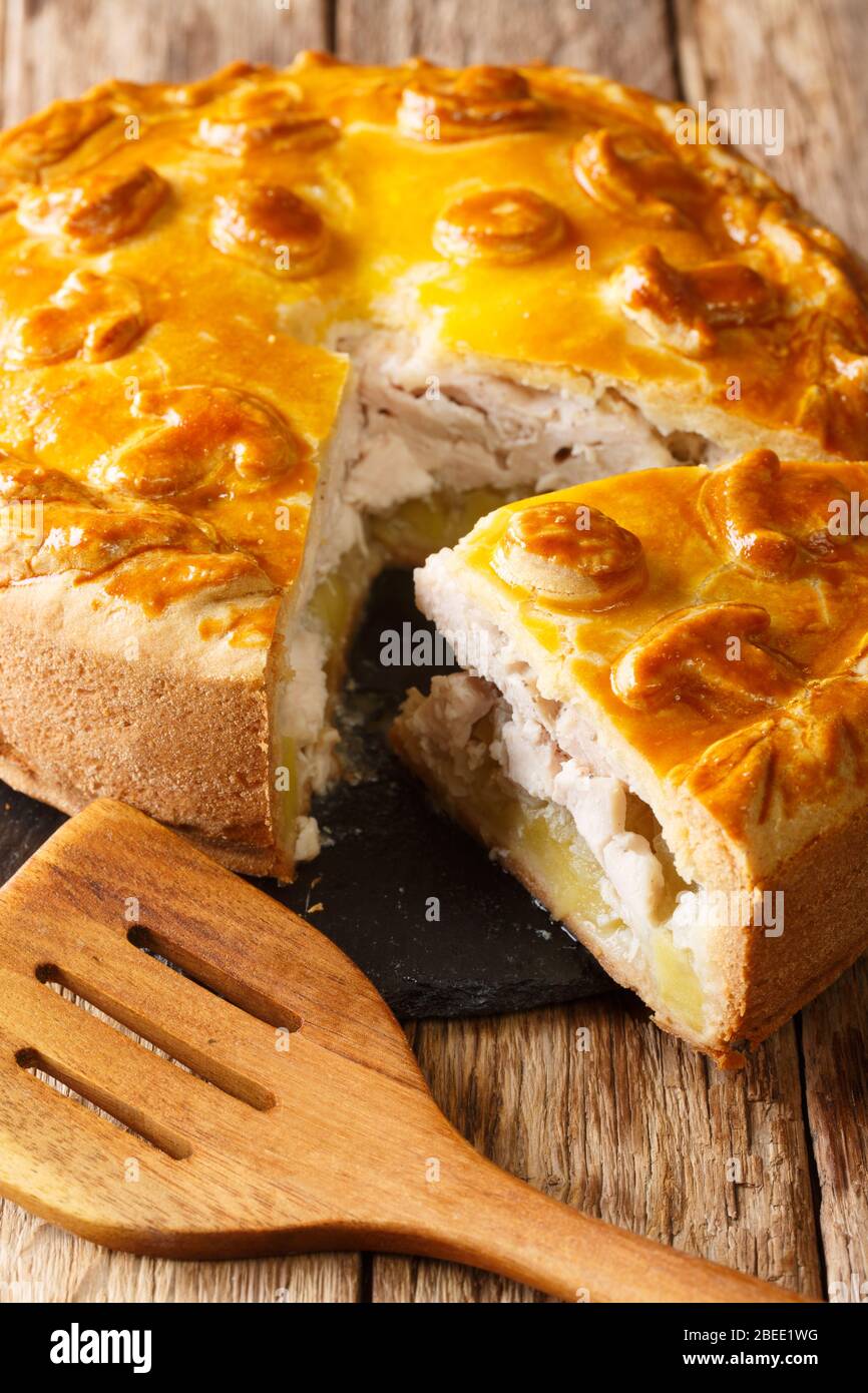 Traditional Russian sliced pie Kurnik close up on a slate board on the  table. vertical Stock Photo - Alamy