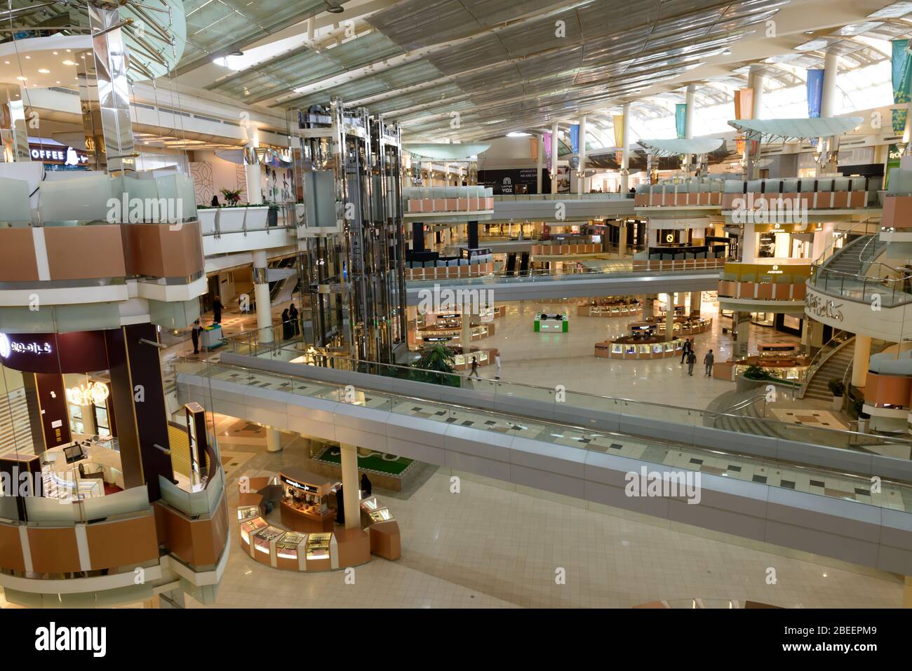 Riyadh, Saudi Arabia. The KingdomTower / Centre. Al-Mamlaka shopping mall  during prayer time Stock Photo - Alamy