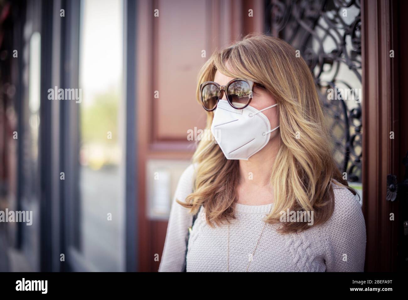Wearing respirator mask hi-res stock photography and images - Page 3 - Alamy