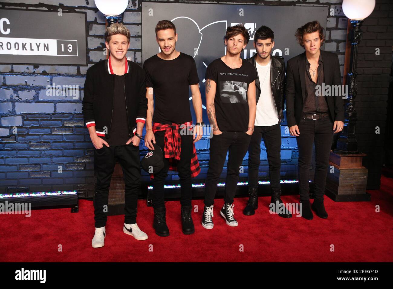 Niall Horan, Louis Tomlinson, Liam Payne, Zayn Malick and Harry Styles of One  Direction attend the 2013 MTV Video Music Awards at the Barclays Center  Stock Photo - Alamy