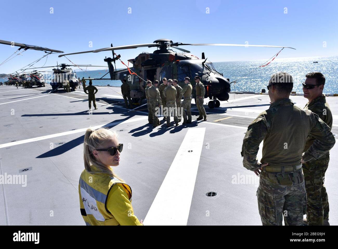 Helicopters personnel on flight hi-res stock photography and images - Alamy