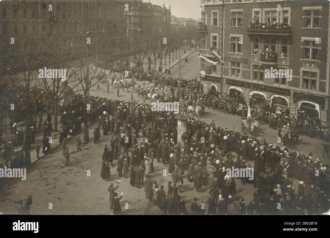 Victory parade 1918 hi-res stock photography and images - Alamy