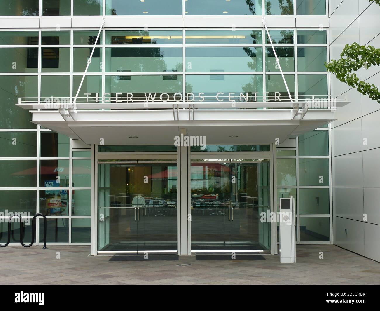 Oregon, AUG 7, 2009 - Exterior of the Tiger Woods Center of Nike World Headquarters Stock Photo - Alamy