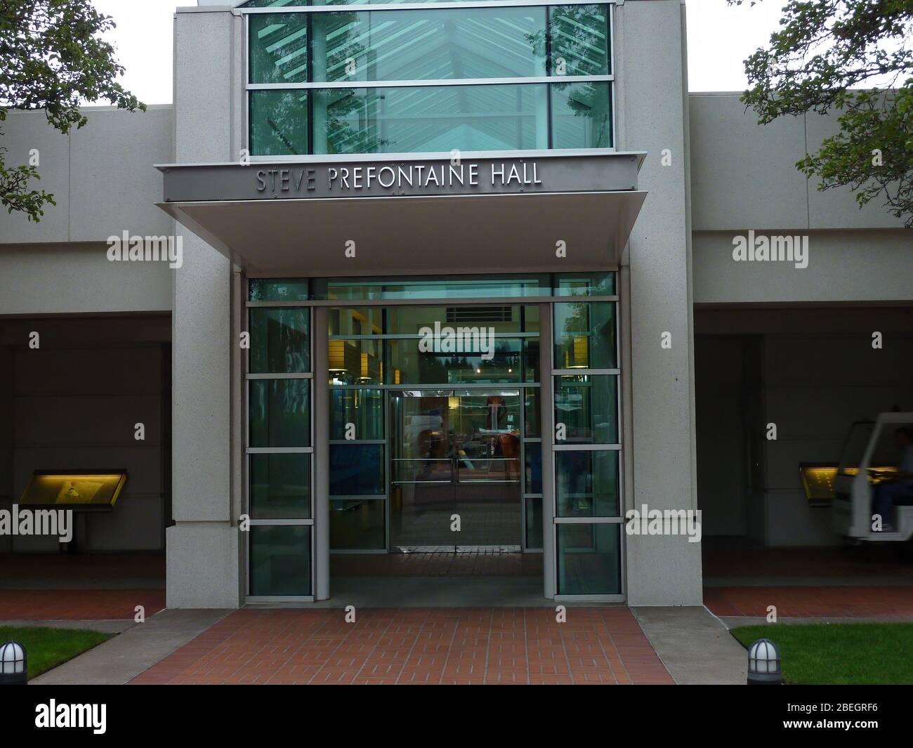 Oregon, AUG 7, 2009 - Exterior view of Steve Prefontaine Hall in the Nike World Headquarters Stock Photo - Alamy