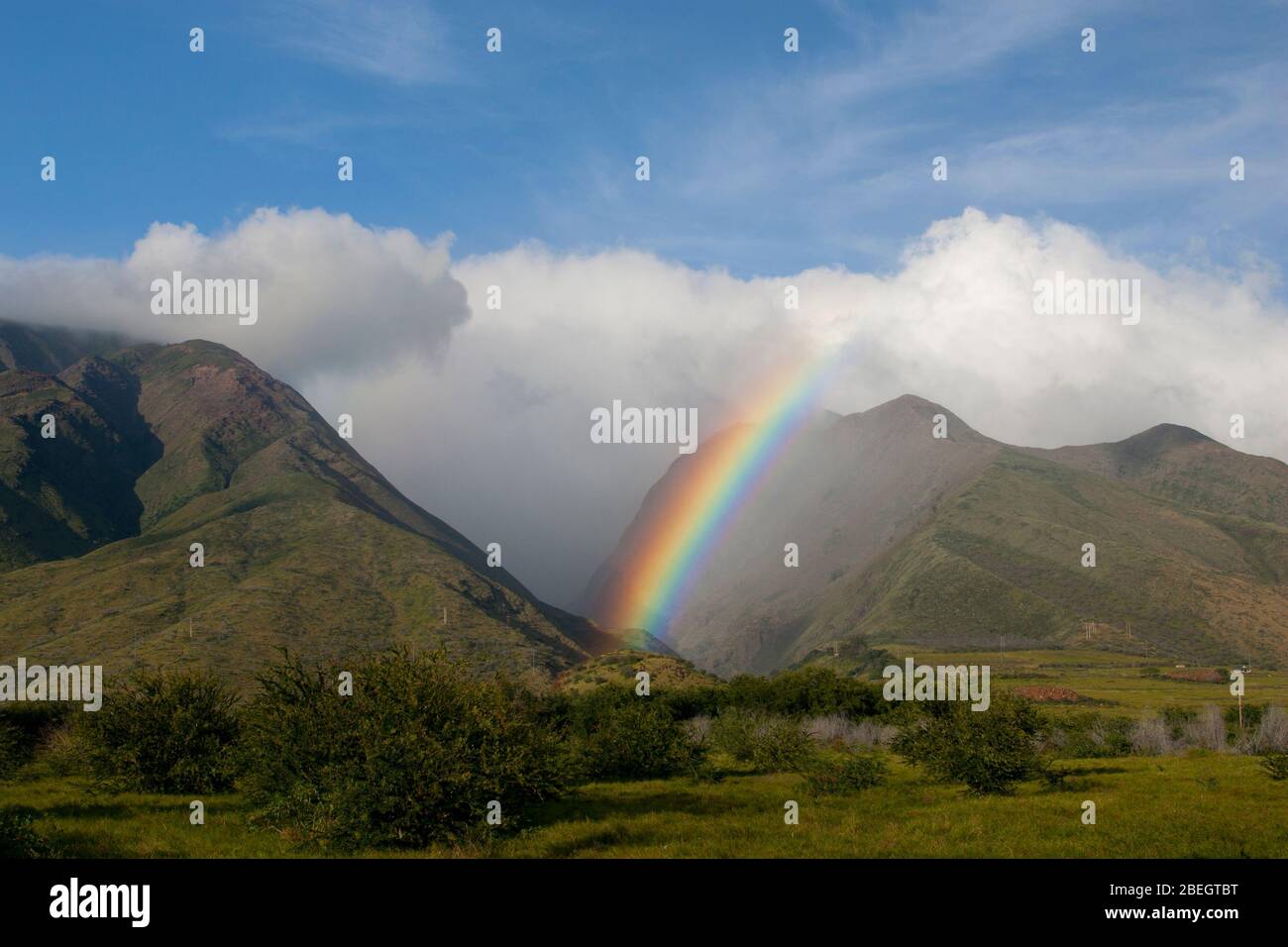 West maui mountains rainbow hi-res stock photography and images - Alamy