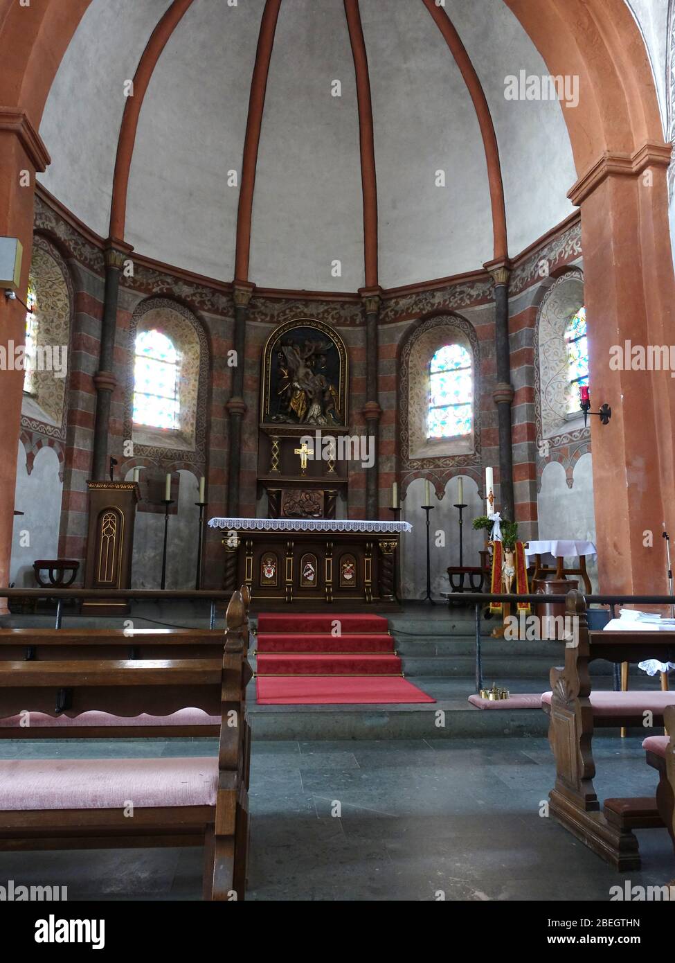 romanische Klosterkirche St. Leodegar Niederehe, Üxheim, Rheinland-Pfalz, Deutschland Stock Photo