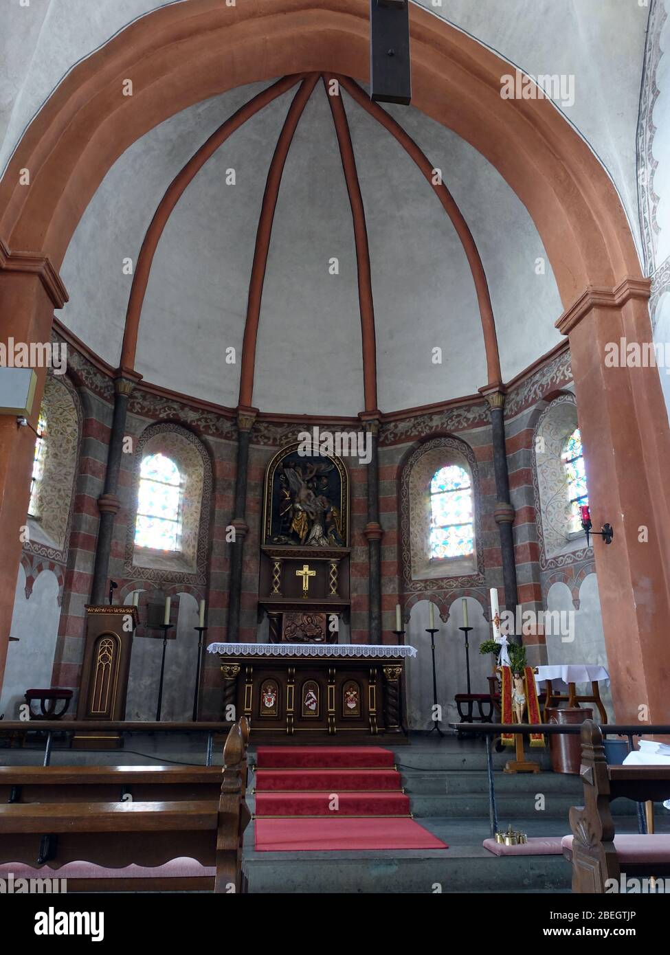 romanische Klosterkirche St. Leodegar Niederehe, Üxheim, Rheinland-Pfalz, Deutschland Stock Photo