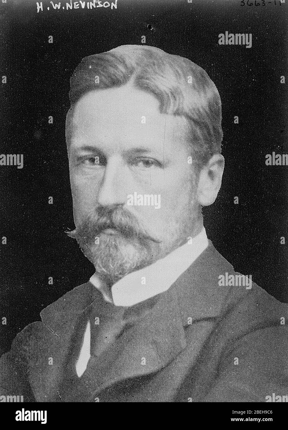 Henry Woodd Nevinson (18561941) circa 1915 Stock Photo Alamy